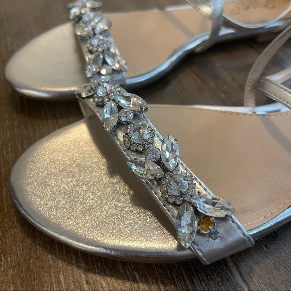 Jewel Badgley Mischka Embellished Evening Sandal 5.5 satin silver flat - Picture 4 of 7
